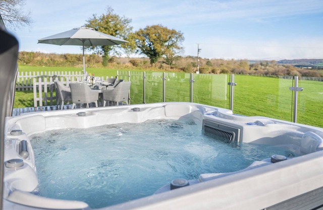 Moorview Lodge - Three Bedroom House, Sleeps 6