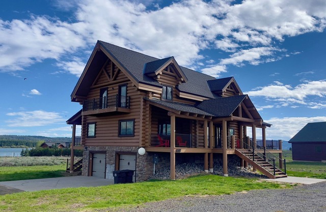Moose Meadow Lodge near Yellowstone - Sleeps 15