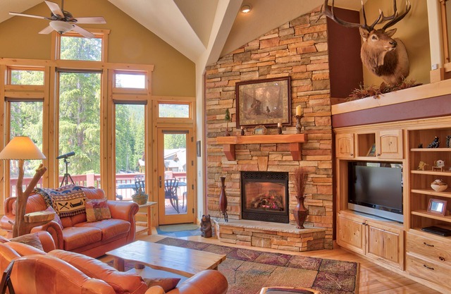 Moose Meadow Retreat Private Home with Hot Tub