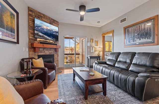 Moose Mgmt at Bear Hollow 3307 Scenic View-King Bed-AC-Fans-Pool-Dogs Welcome