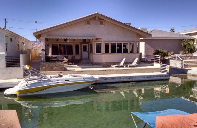 Moovalya Keys, 50' Boat Dock, Wet Bar/Pool Table 4-Car Garage