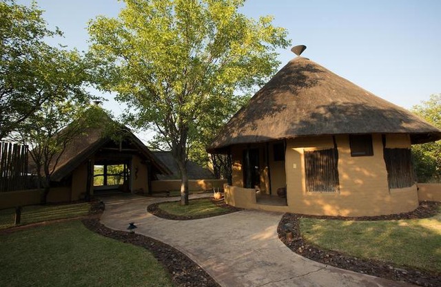 Mopane Bush Lodge
