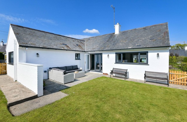 Mor a Mynydd - Three Bedroom House, Sleeps 6