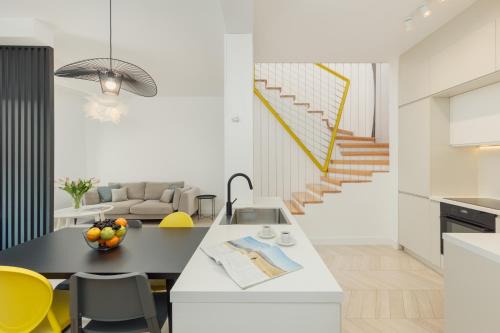 Mosaic Penthouse Condo with Sea View