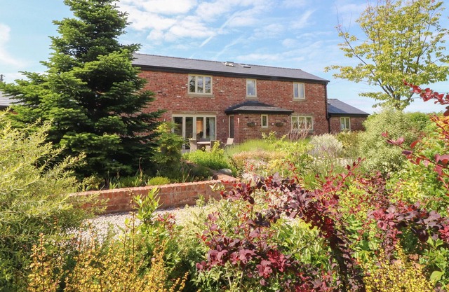 MOSS COTTAGE FARM, family friendly in Preston, Lancashire