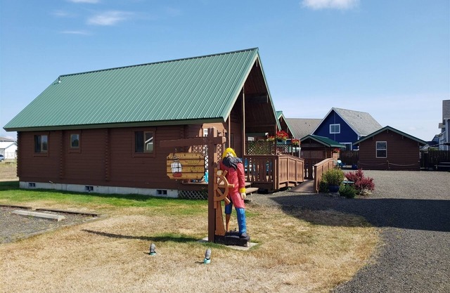 Moss Landing #1 - 2 bedroom log cabin
