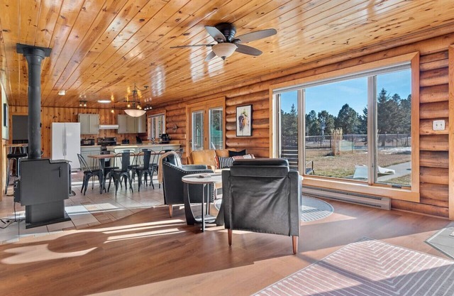 Moss Rock Aviator`s Haven