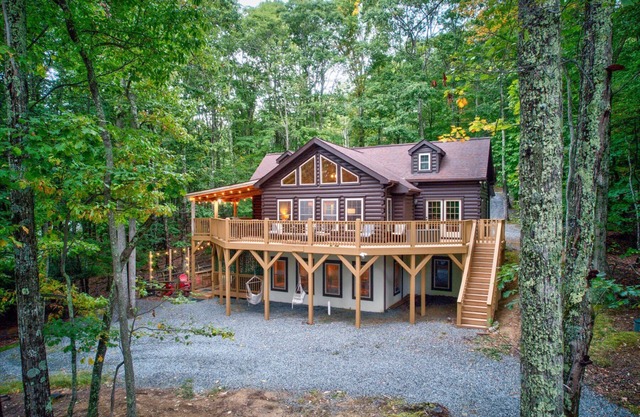 Mossy Rock Retreat - hot tub, views, Beech Mountain