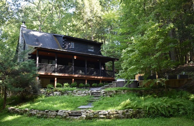 Mossybrook Hideout: Dog Friendly Oasis in High Falls w/Hot Tub