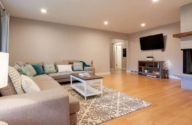 Most Family Friendly Listing in Portland - Keep the Conveniences of Home!