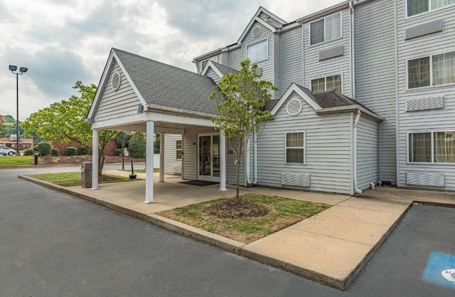 Motel 6-Charlotte, NC - University