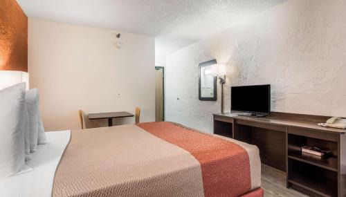 Motel 6-Elk Grove Village, IL