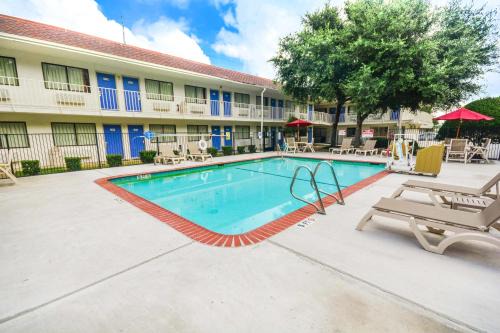Motel 6-Huntsville, TX