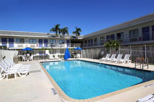 Motel 6-Lantana West Palm Beach, FL