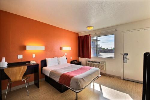 Motel 6-Laredo, TX - South