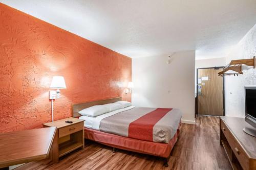 Motel 6-Naperville, IL