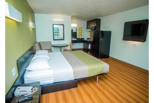 Motel 6-Palestine, TX