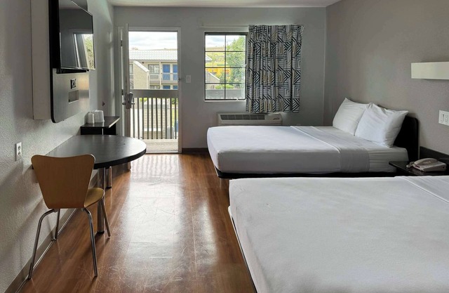 Motel 6 Pomona, CA - Los Angeles