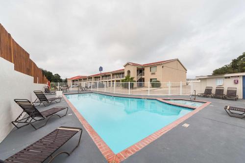 Motel 6-San Antonio, TX - Fiesta Trails