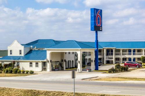 Motel 6 Seguin TX