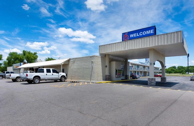 Motel 6-Van Buren, AR I- 40