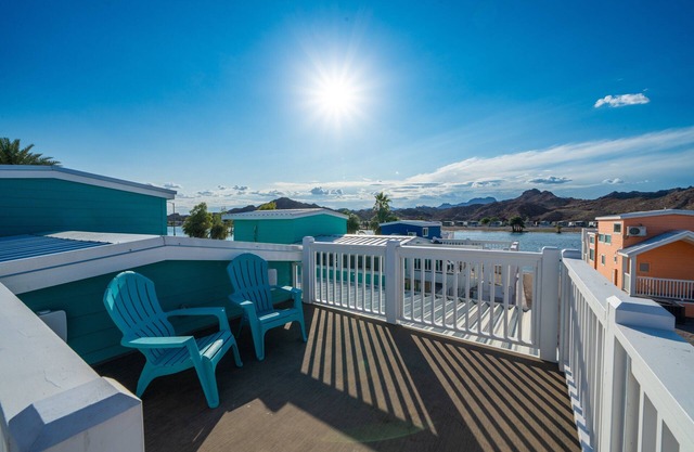 Motorboat Inn, Deluxe River Views, Roadrunner Resort