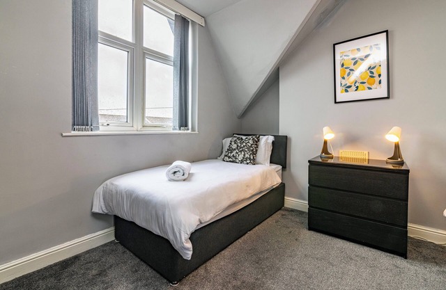 Motorpoint Arena House - walking distance to Nottingham city centre - sleeps 10