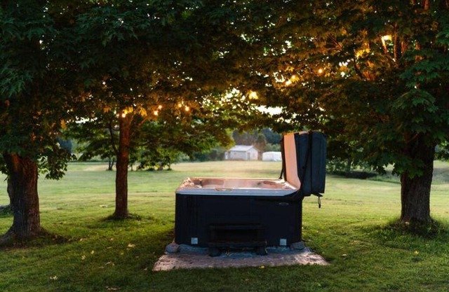 Mountain View, Hot Tub, Trail Access, Spa