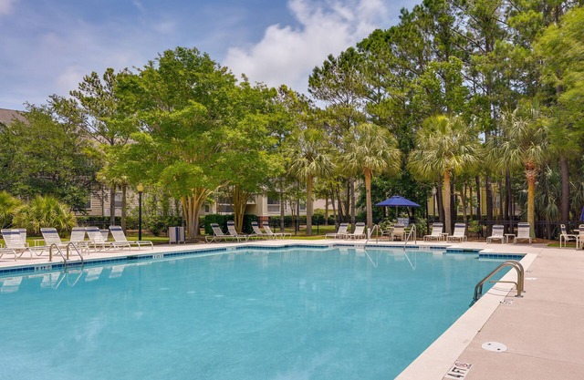 Mount Pleasant Condo w/Pool & Bikes: Near Beach!