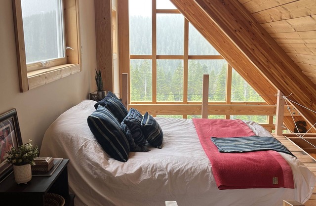 Mount Washington Chalet sleeps 4-7 directly on the mountain