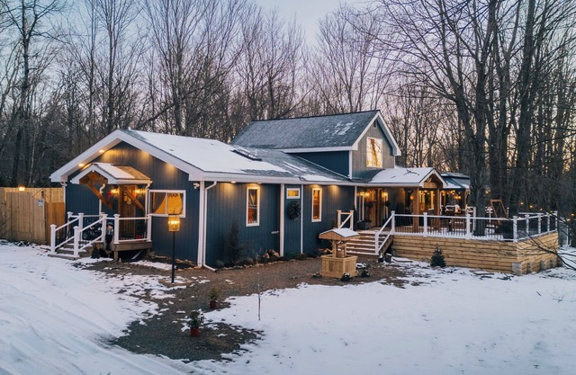 Mount Zurich/Poconos/14 PPL/XL Hot Tub/Pool Table/Playground/Fire-pit/Games