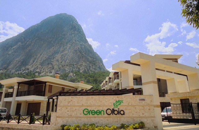 Mountain 4-bedroom villa in superb Antalya