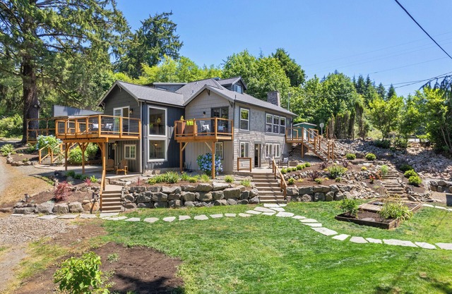 Mountain and River View, Beach Nearby ,Fire Pit