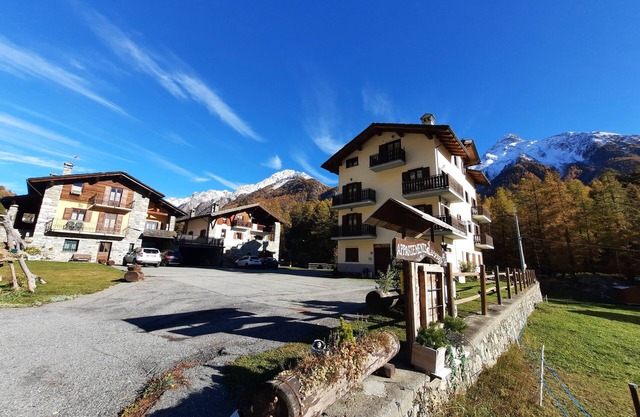 Mountain apartment, bright and panoramic