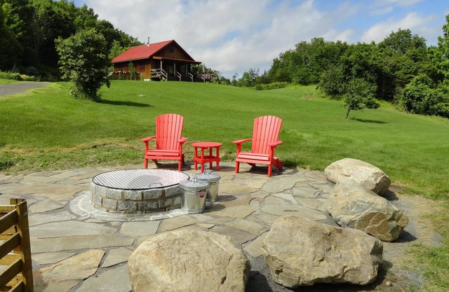 Mountain Cabin Hebron, NY, 56 ac. 360 deg. views, outdoor year-round hot tub.