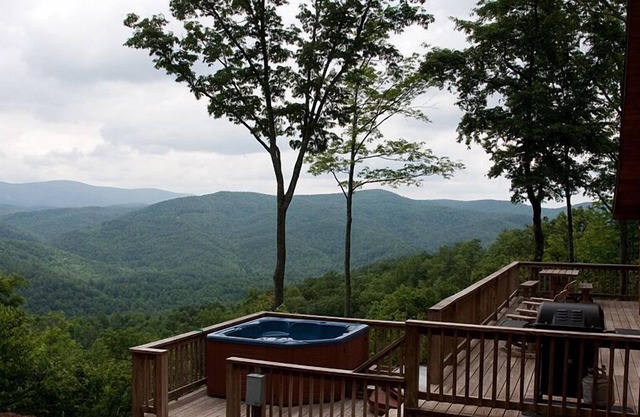 Mountain Cabin,Views,WiFi,HotTub,Grill,Fireplace,Deck