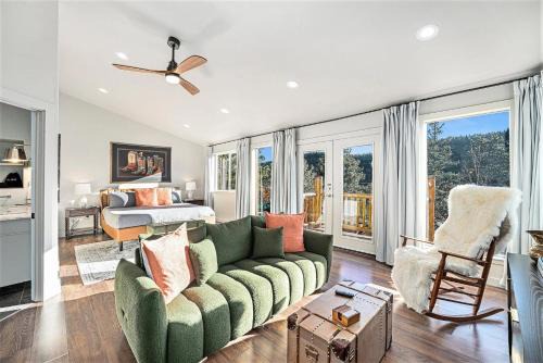 Mountain Cabin W Game Room & Balcony Views