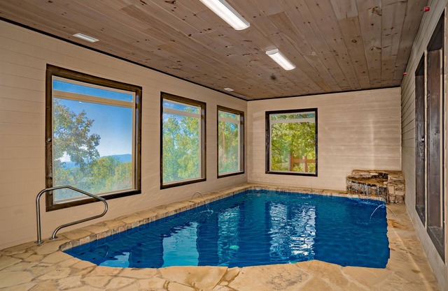 Mountain Castle: VIEWS, Indoor Pool, Home Theater, Top Amenities, near Attractions!