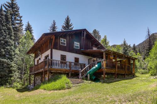 Mountain Chalet Getaway Steps to Crystal River!