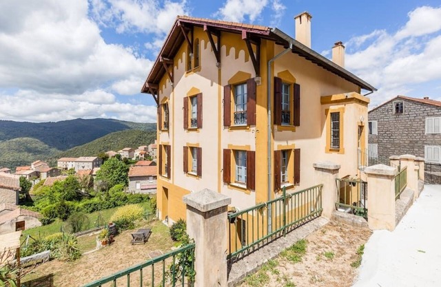 Mountain cottage with 8 bedrooms