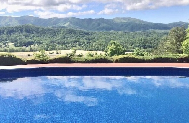 Mountain Dream Home with Breathtaking View, Swimming Pool and Hot Tub