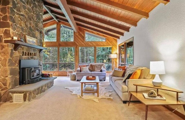 Mountain Escape, Game Room, BBQ, Fireplace, Sleeps 8