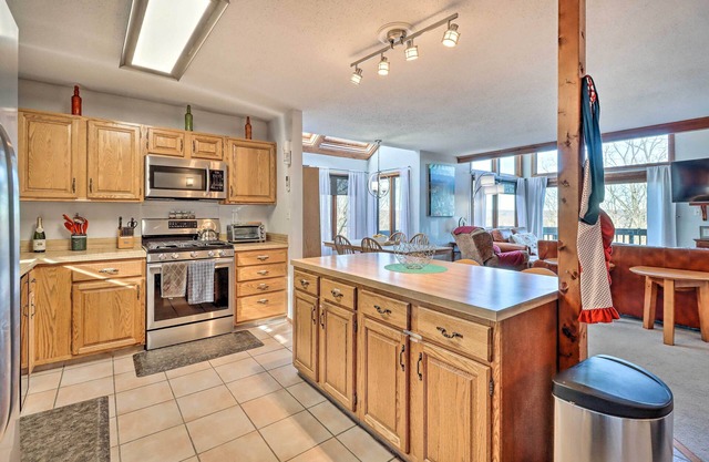 Mountain Escape: Scenic Townhouse on Camelback Mtn