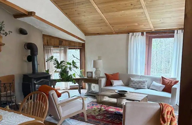 Mountain Getaway in Celo with Southwest Vibe