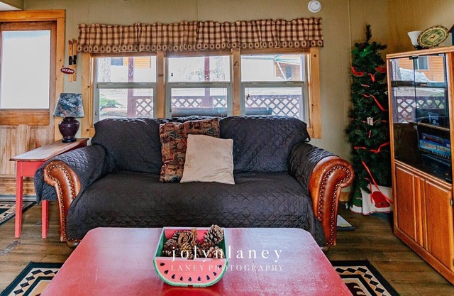 Mountain getaway near golf course, restaurants, and hot pool - Terrace Lakes