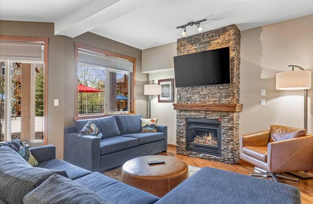 Mountain Getaway | Walkout Patio to Pool & Hot Tub