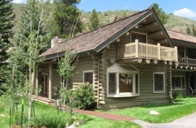 Mountain Log Home overlooking Gore Creek