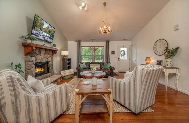 Mountain Lux Escape - 5 minutes to Downtown Brevard & Pisgah National Forest