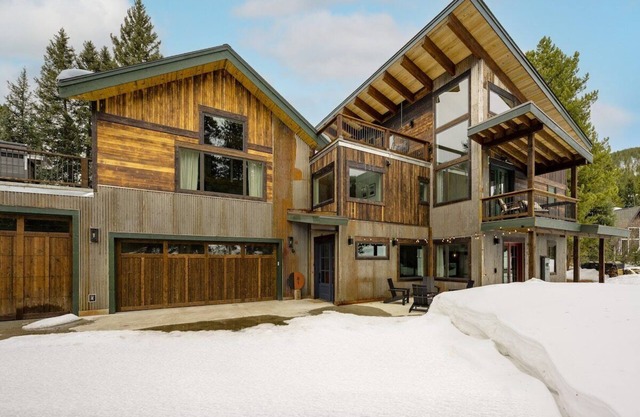 Mountain Manor · Mountain Manor| Luxury Home 5 min to Breck| HotTub