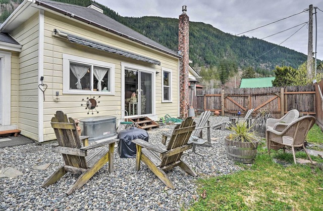 'Mountain Memories:' Cozy Small Town Escape